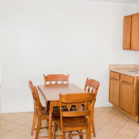 Park Lake Motel Perry Room photo